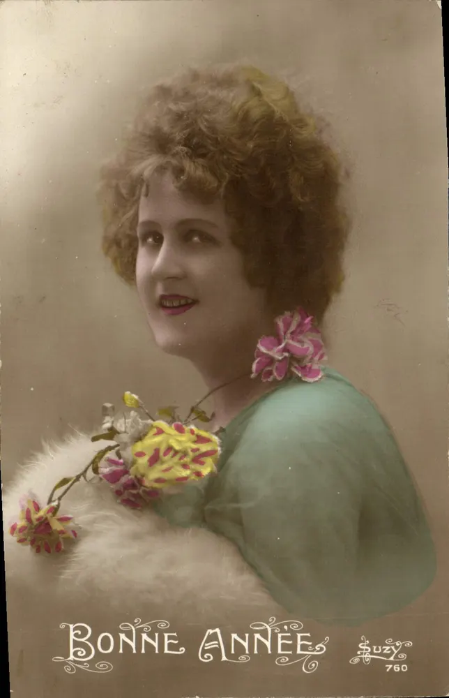 Femme souriante avec fleurs — Bonne Année — Suzy 760 - Recto