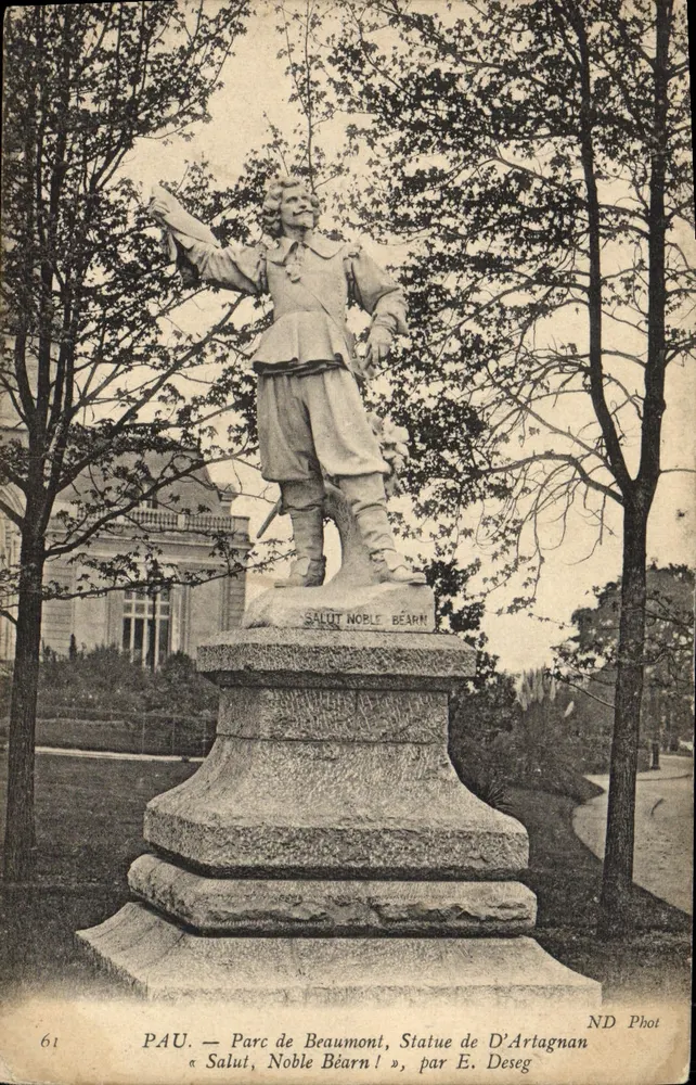 PAU — Parc de Beaumont, Statue von D'Artagnan « Salut, Noble Béarn ! », von E. Deseg - Vorderseite