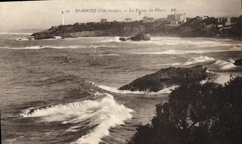 Biarritz (Costa Basca) — A Ponta do Farol — BR. — Editor Bioc frères, Bordeaux — N° 29 - Frente