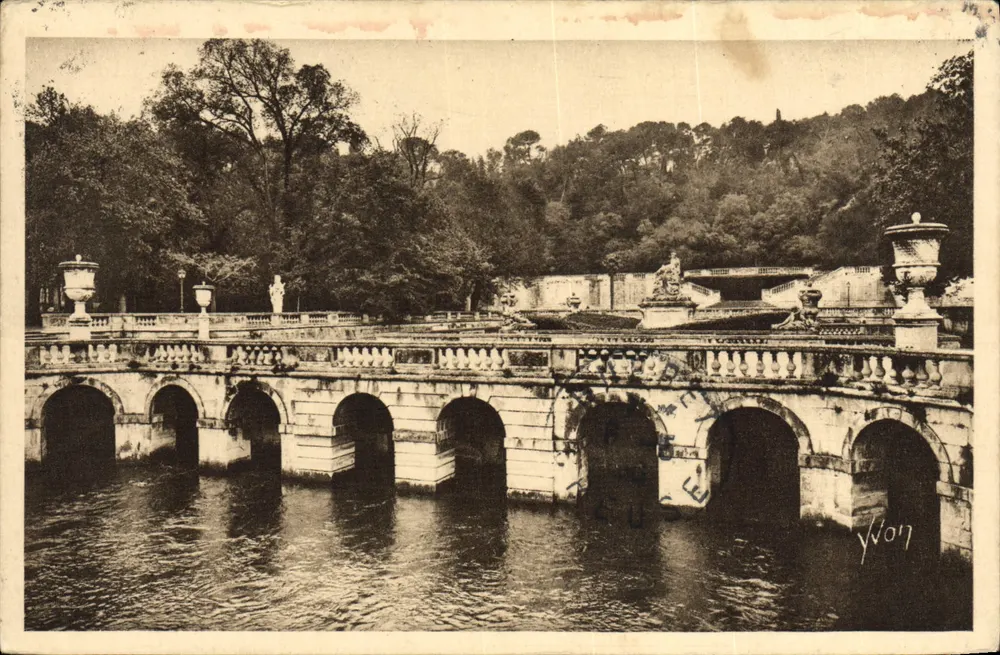 Die römischen Bäder — Nîmes (Gard) — Éditions d'Art YVON - Vorderseite