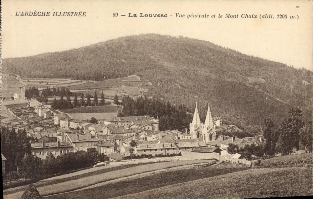 La Louvesc - Vista general y el Mont Chaix (alt. 1200 m.) — L'Ardèche Illustrée, n° 59 - Anverso
