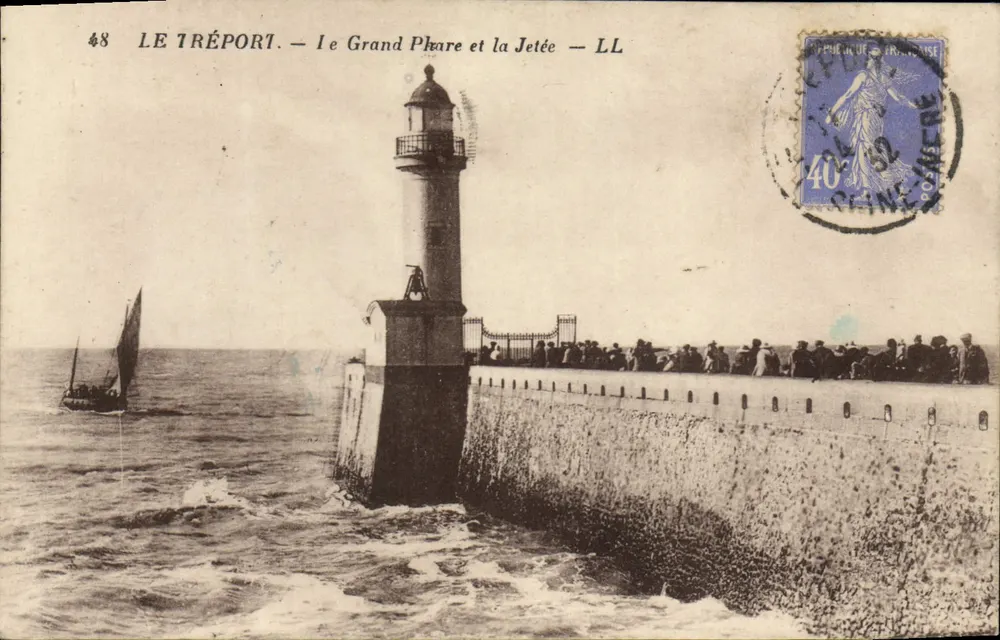 Le Tréport — O Grande Farol e a Ponta — LL - Frente