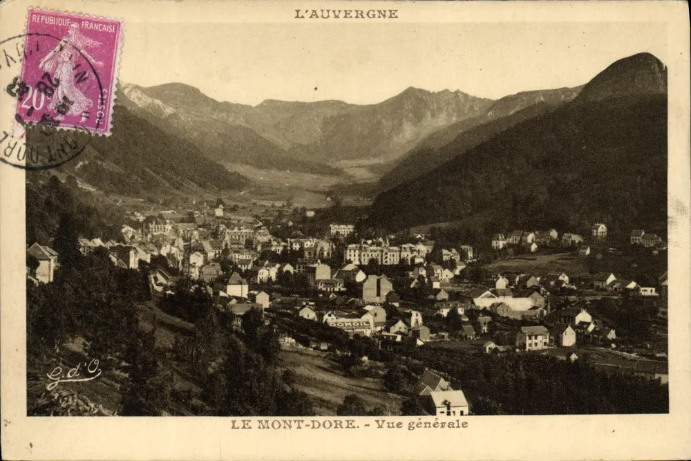 O Mont-Dore — Vista geral — A Auvergne, editada por Gouttefanges - Frente