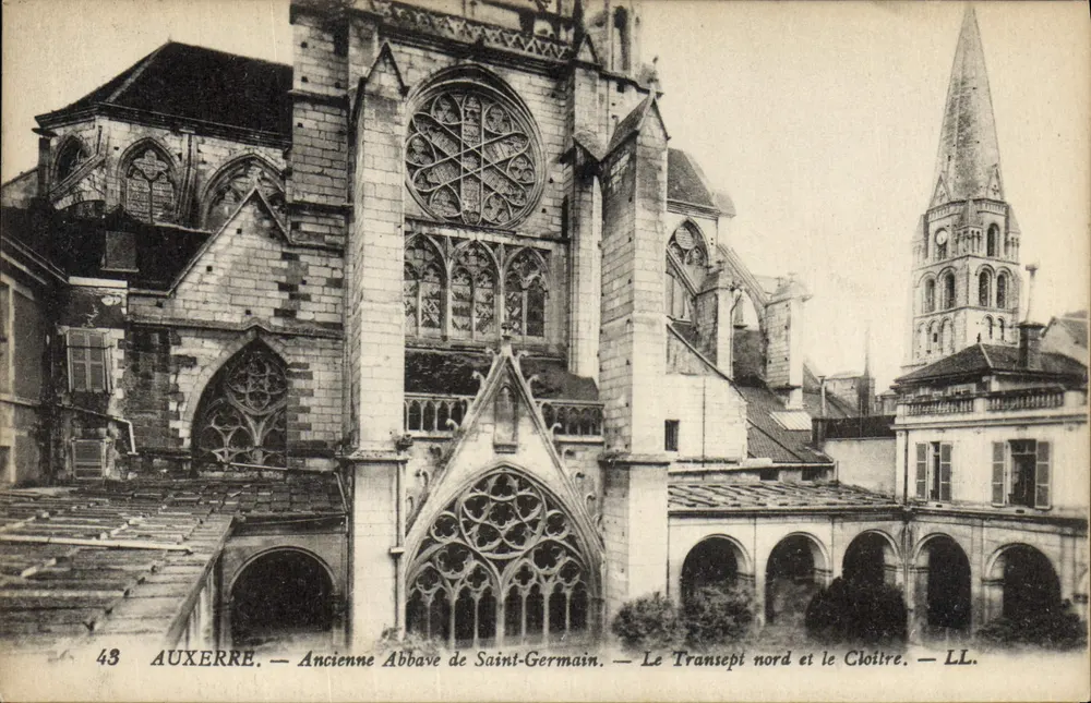 Auxerre — Alte Abtei Saint-Germain — Der nördliche Transept und der Cloister — LL. - Vorderseite