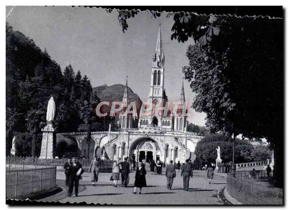 Lourdes — De Basiliek en het Parvis — Uitgave Palais de Lourdes - Voorkant