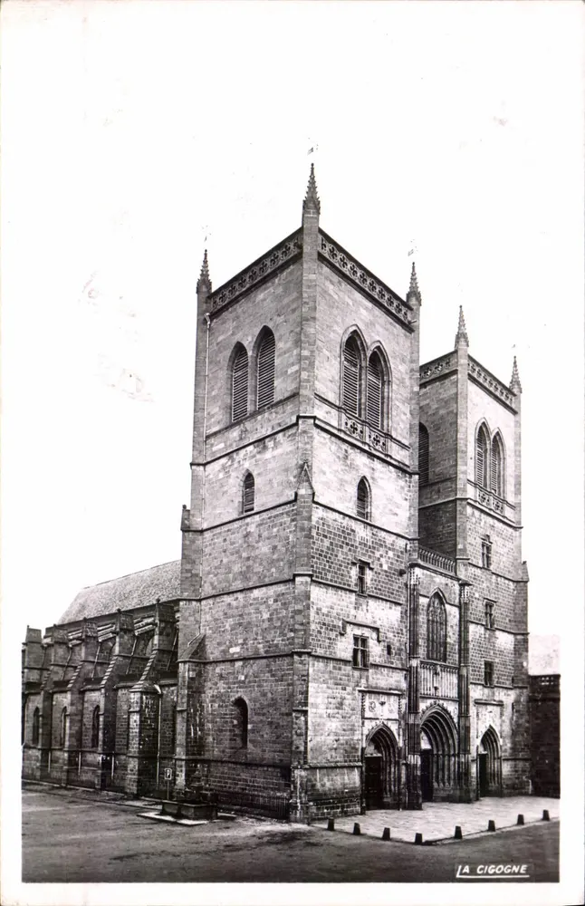 A Catedral de Saint-Flour — Cantal — Éditions Véritable - Frente