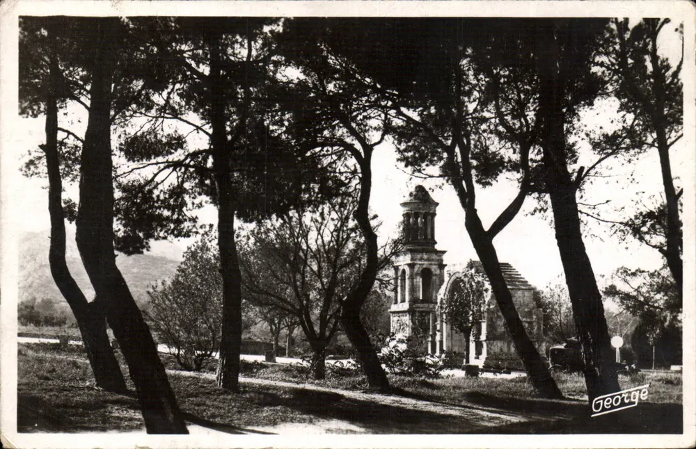 Saint-Rémy-de-Provence — Die Antiquitäten - Römische Denkmäler — Photo George - Vorderseite