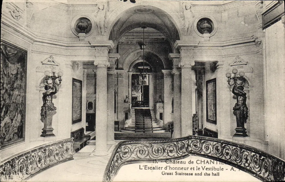 Schloss Chantilly — Die Ehren-Treppe und der Vestibül — A. 1 - Vorderseite
