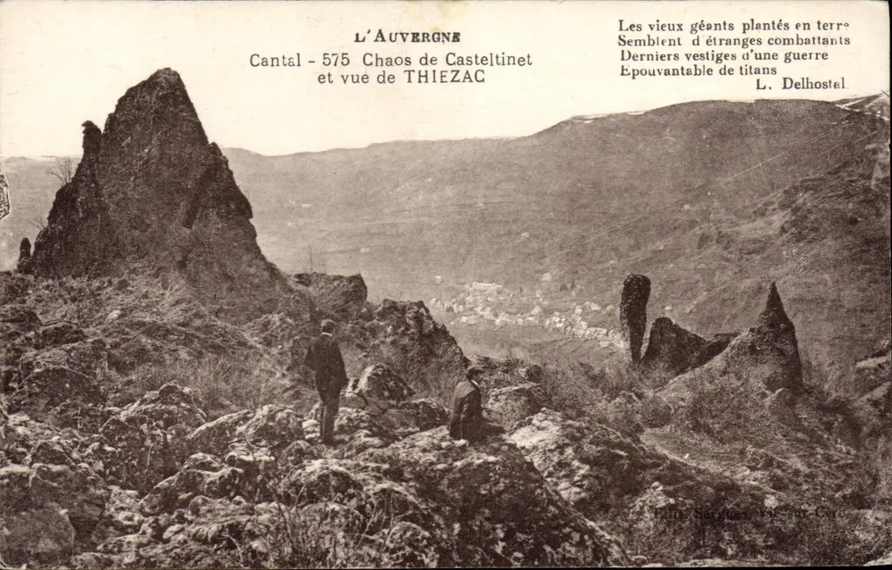 Chaos de Casteltinet - Ansicht von Thiezac — L'Auvergne, Cantal, 575 m — L. Delhostal - Vorderseite