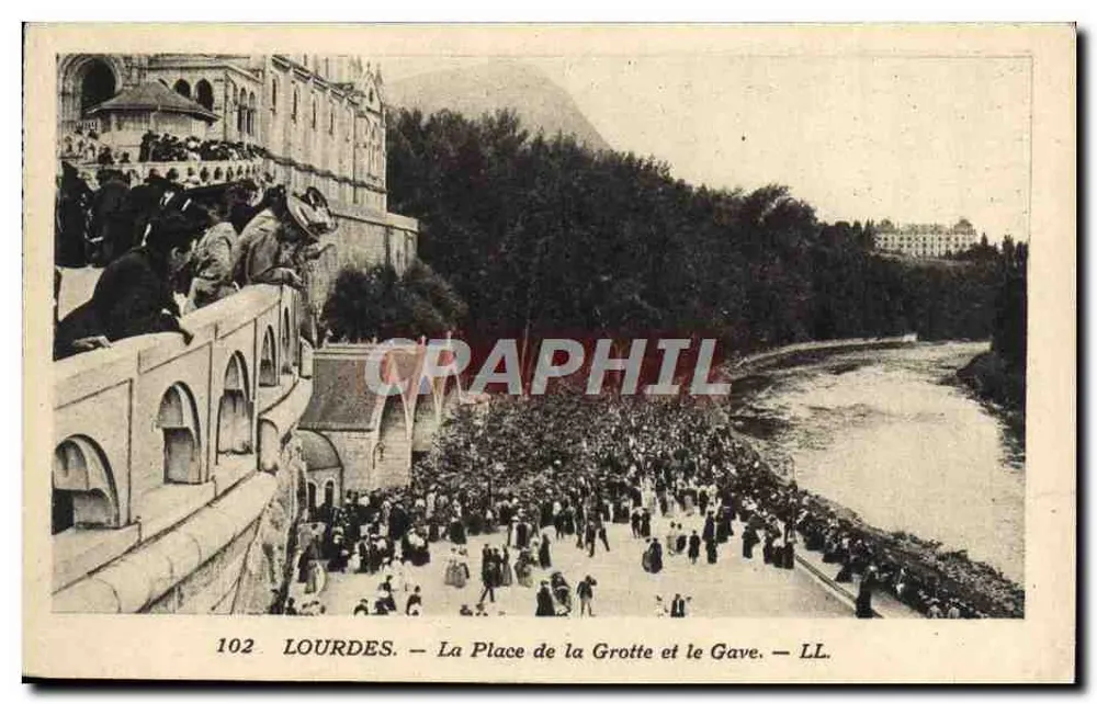 Lourdes — Die Place de la Grotte und der Gave — LL. — Nr. 102 - Vorderseite