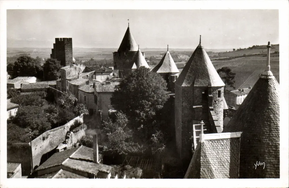 Carcassonne — Interior da Cidade — Edições de Arte 'Yvon' - Frente