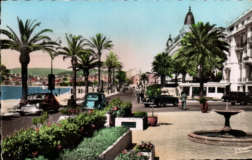 Cannes - La Croisette — vista da promenade com palmeiras e carros — Les Editions Françaises Maritimes, n° 5669 - Frente
