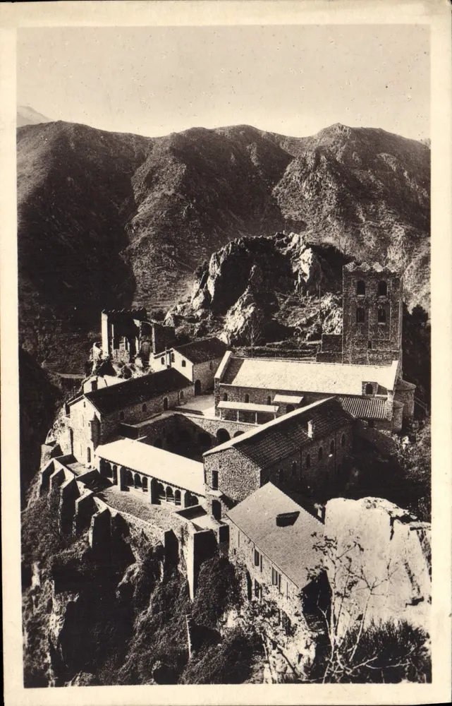 Abadia de Saint-Martin du Canigou — Vernet-les-Bains — Foto Genovès-Bains, n°22 - Frente