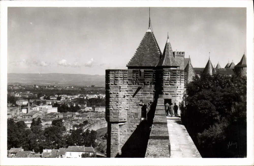 Carcassonne — Der Wallweg um die Cité — Éditions d'Art Yvon, Paris - Vorderseite