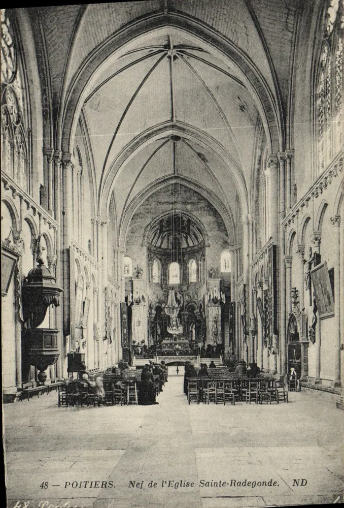 Poitiers — Innenansicht der Kirche Sainte-Radegonde — ND, Verlag L. Boulanger, Nr. 48 - Vorderseite