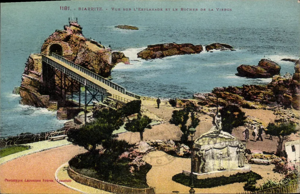 Biarritz - Blick auf die Esplanade und den Rocher de la Vierge — Phototypie Laououne Frères, n°1181 - Vorderseite