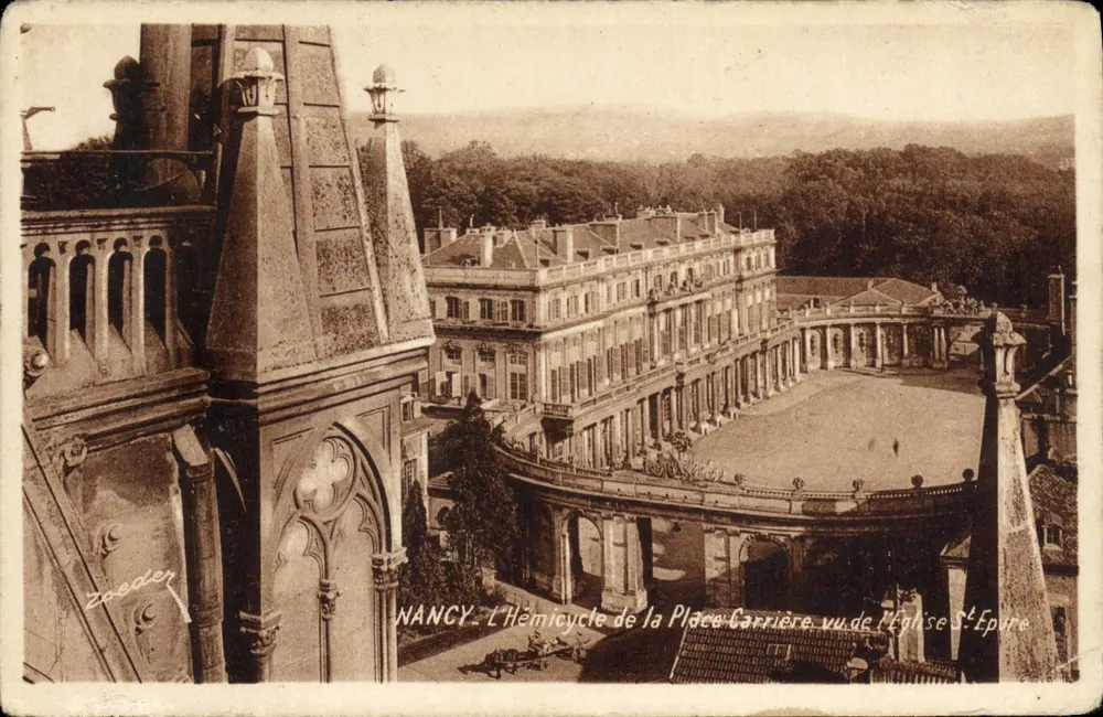 NANCY — Panoramablick auf den Hémicycle der Place Carrière vom Kirchhof Saint-Épvre — Verlag D. ROEZDER - Vorderseite