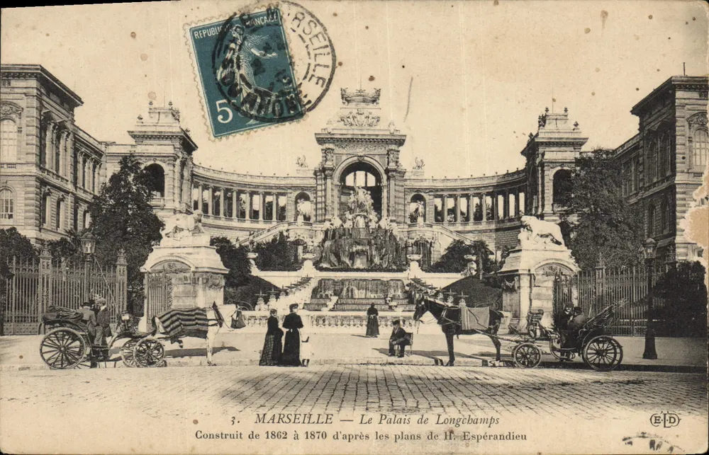 Marseille — O Palácio de Longchamps — Construído de 1862 a 1870 segundo os planos de H. Espérandieu - Frente
