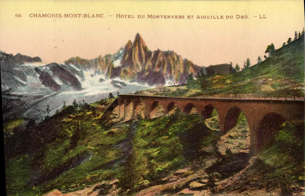 Chamonix-Mont-Blanc — Hotel du Montenvers und Aiguille du Drû — LL - Vorderseite