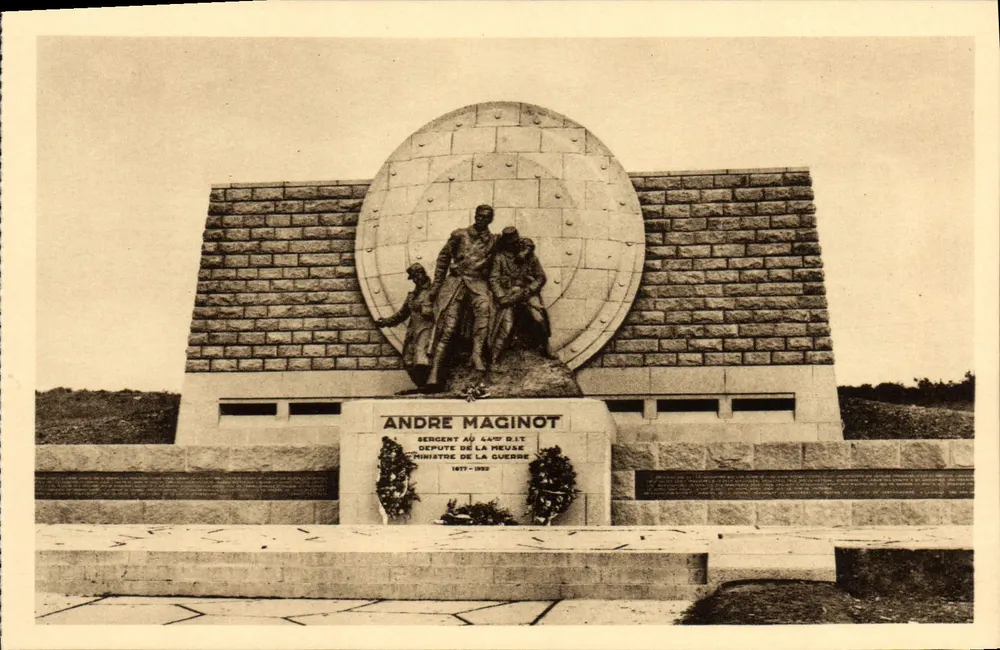 Denkmal für André Maginot — Verdun — Ossuaire de Douaumont - Vorderseite
