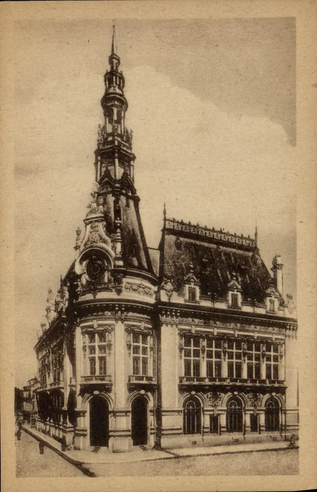 Sens — O Hotel de Ville — Dupont e Poivert, arq. - Frente