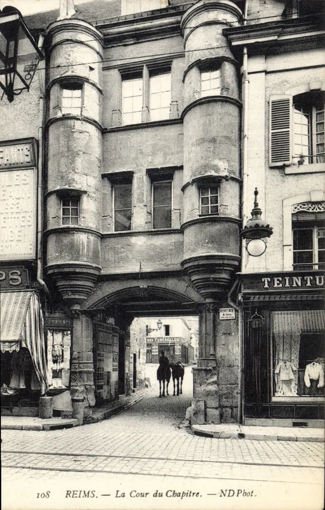 Reims — A Cour do Capítulo — ND Pbot. - Frente