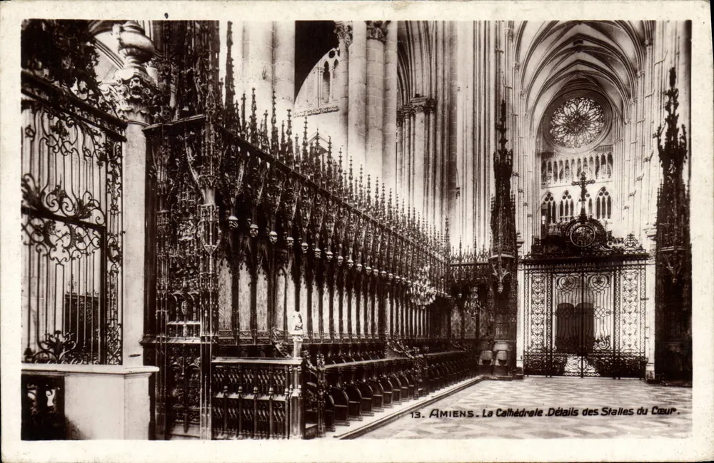 Amiens - Die Kathedrale. Details der Chorbanken. - Vorderseite