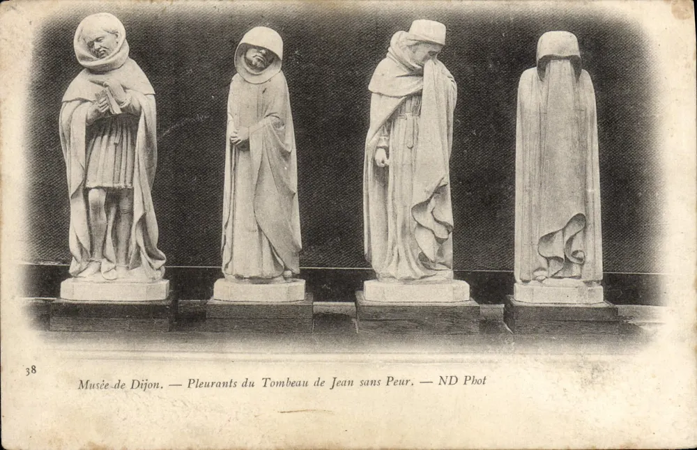 Museum Dijon — Weinende Figuren vom Grab Johanns Ohne Furcht — ND Phot - Vorderseite