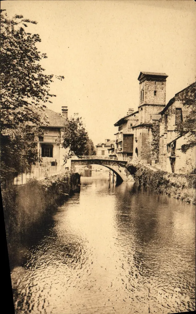 Die Nive in Saint-Jean-Pied-de-Port — Ansicht des Brückens und der Turms — Éditions Artistiques Raymond Bergevin, La Rochelle - Vorderseite