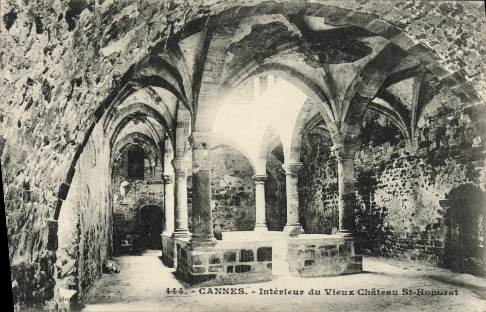CANNES — Innenraum des alten Schlosses St-Honorat — phot. 444 - Vorderseite