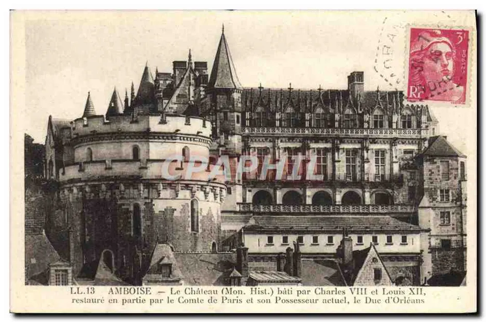 Amboise — O Castelo (Mon. Hist.) construído por Carlos VIII e Luís XII, restaurado parcialmente pelo Conde de Paris e seu proprietário atual, o Duque de Orleães - Frente