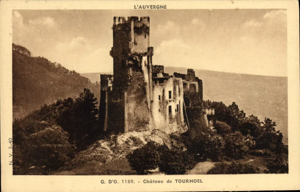 Château de Tournoel — L'Auvergne — G. D'O. 1189 - Frente