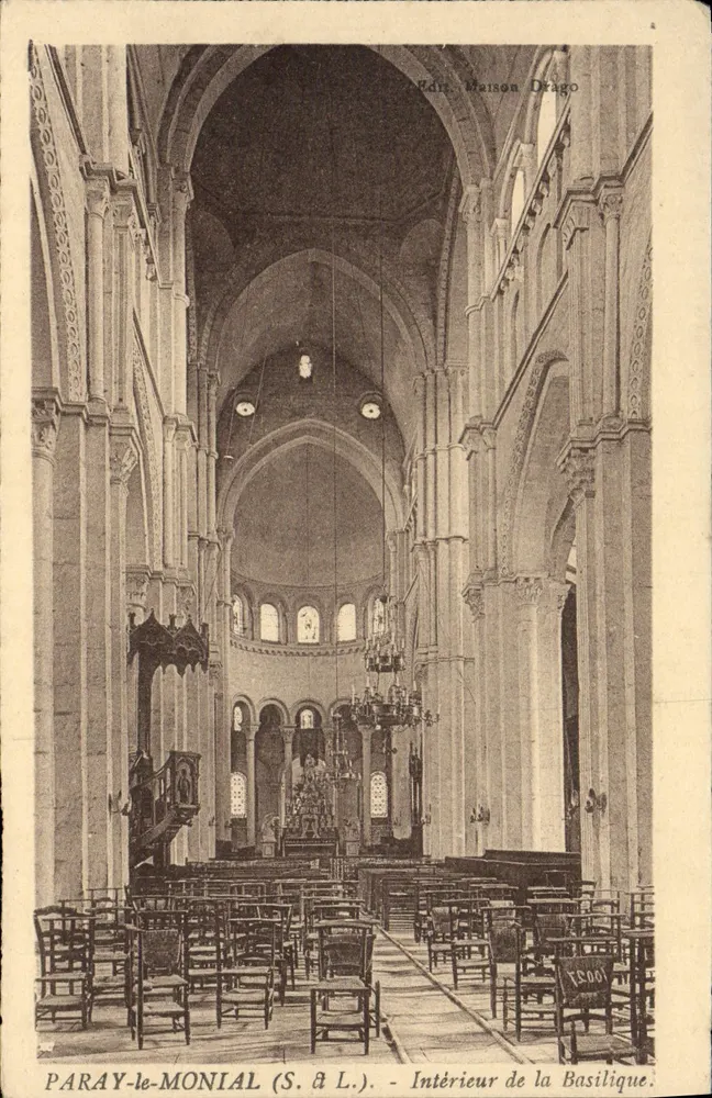 Paray-le-Monial (S. & L.) — Binnenkant van de Basiliek — Ed. Maison Drago - Voorkant