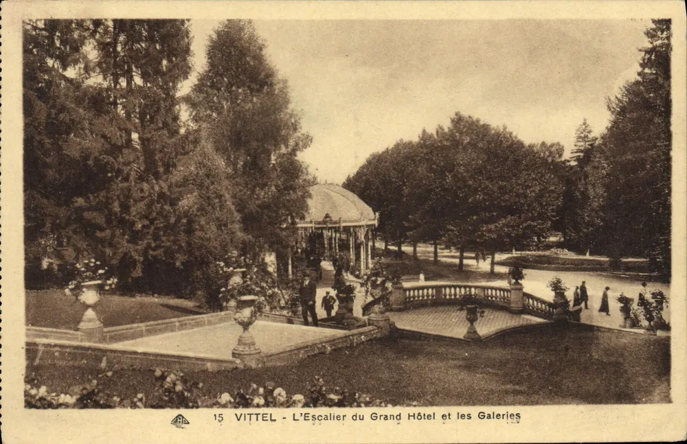 Vittel - Die Treppe des Grand Hôtel und die Galerien — Antike Ansichtskarte n°15, Verlag 'Alsaçonne des Arts Photomécaniques' - Vorderseite