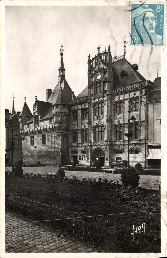 Saumur (Maine-et-Loire) — O Hotel de Ville — Edições d'Art - Frente