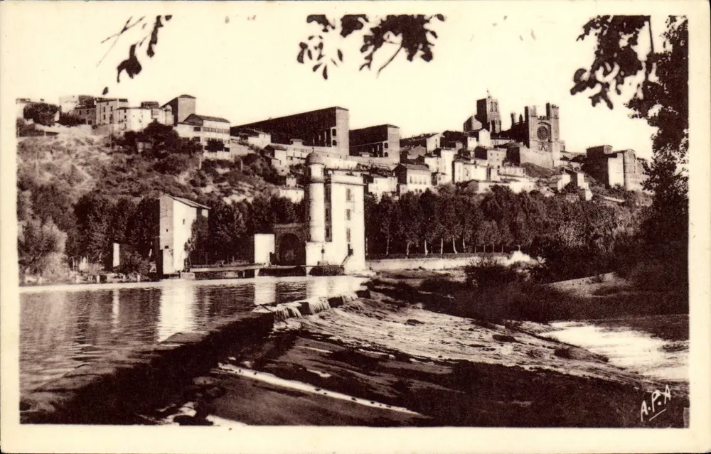 Béziers — Ansicht des Mühlen und der Stadt am Fluss — A.P.A. (Verlag) - Vorderseite
