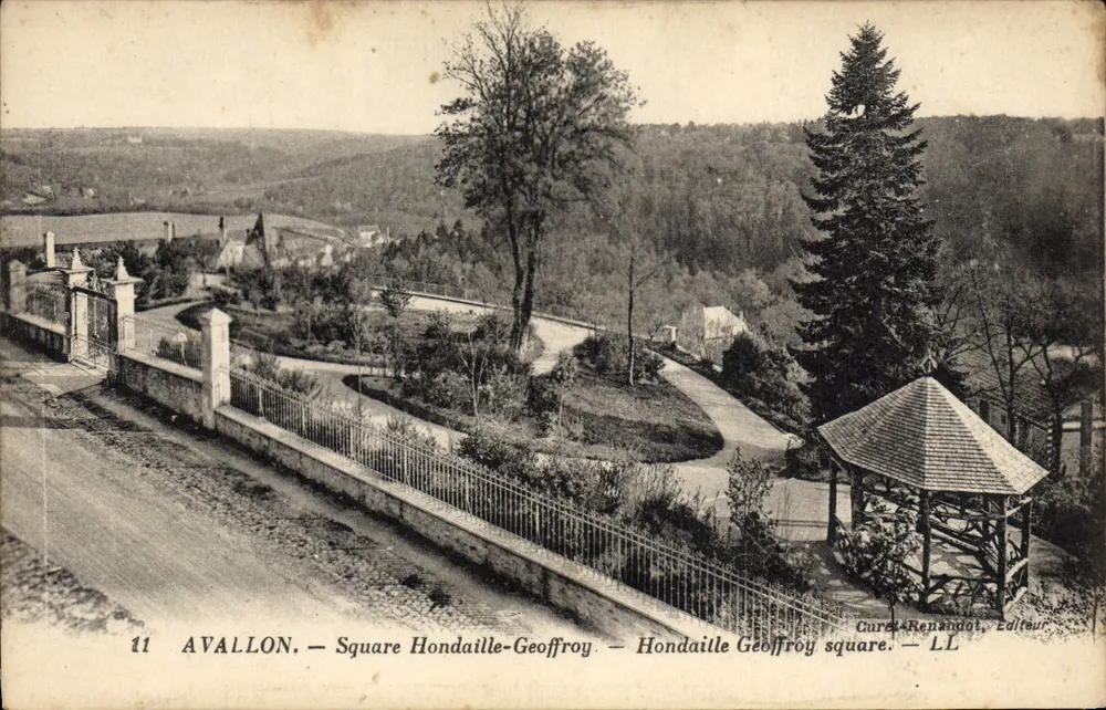 Avalon — Praça Hondaille-Geoffroy — Curé & Renandot, Editora - Frente