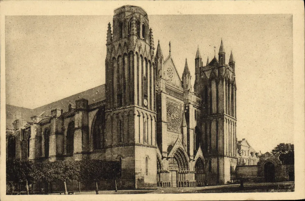 Poitiers — Kathedrale Saint-Pierre und Altes Bischofsschloss — J. Robuchon - Vorderseite