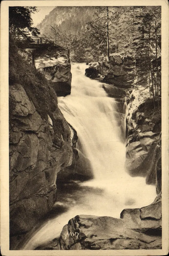 Cascade du Cerisey — Die Pyrenäen — Les Éditions d'Art Mon - Vorderseite