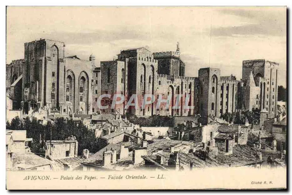 Avignon — Palácio dos Papas — Fachada Oriental — Cliché R. N. - Frente
