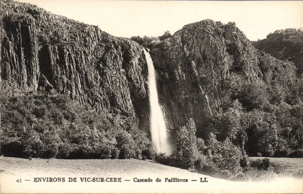 Arredores de Vic-sur-Cère — Cachoeira de Faillitoux — L.L. - Frente