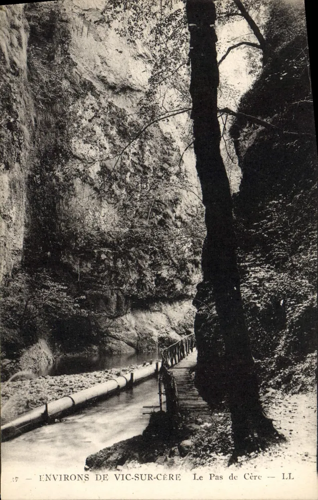 Environs de Vic-sur-Cère — Le Pas de Cère — LL - Frente