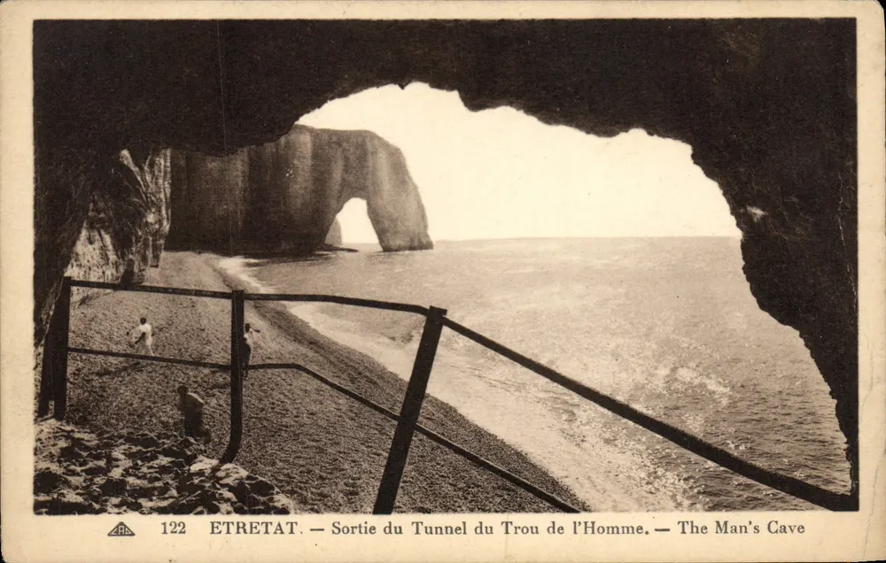 Etretat — Ausgang des Tunnels des Trou de l'Homme — Die Höhle des Mannes - Vorderseite