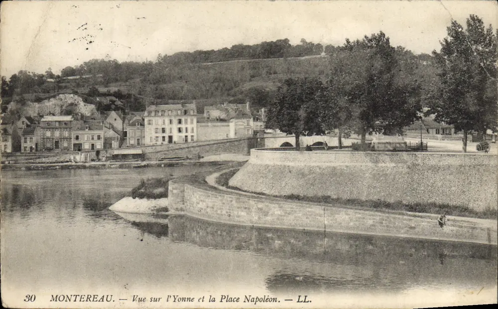 Montereau — Ansicht auf die Yonne und den Place Napoléon — LL. n°30 - Vorderseite