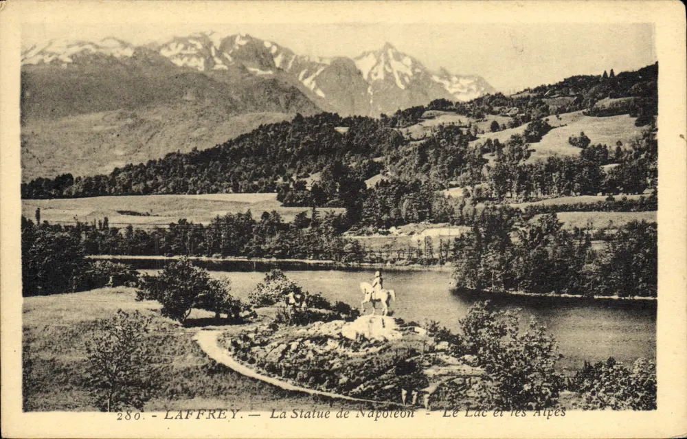 Laffrey — Die Statue Napoleons — Der See und die Alpen — Edition Mart. Marianhofner & Fils, Grenoble - Vorderseite