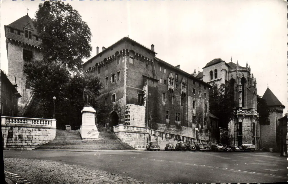 Chambery — O Castelo, antiga residência dos Duques de Saboia — Éditions Cerrard, Lyon - Frente