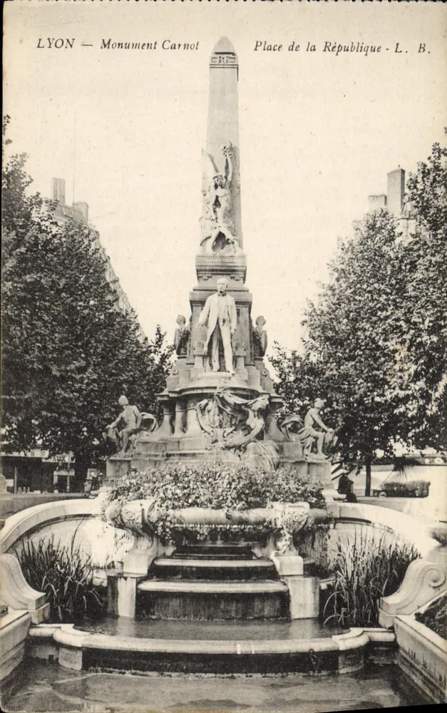 LYON — Monument Carnot — Praça da República — L. B. - Frente