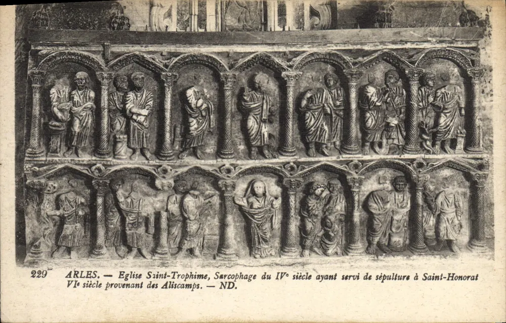 Arles — Kirche Saint-Trophime, Sarg des 4. Jahrhunderts, der einst als Grabstätte für Saint-Honorat diente — ND. - Vorderseite