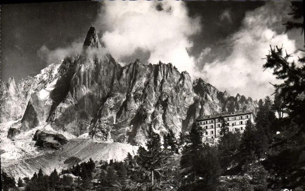 Chamonix (Haute-Savoie) — Die Mer de Glace (Höhe 1913 m.) und das Hôtel du Montenvers (Höhe 3754 m.) — Call. Barhey, Hôtel du Montenvers, Haute-Savoie - Vorderseite