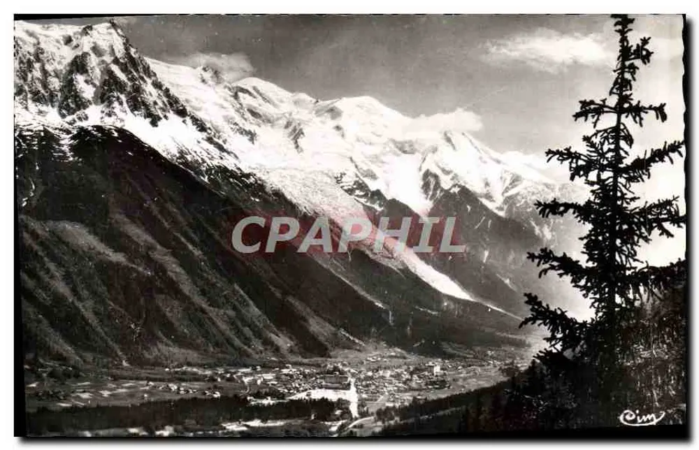 Chamonix (Haute-Savoie) — Vista geral e o Monte Blano — Hotel du Montenvers - Frente